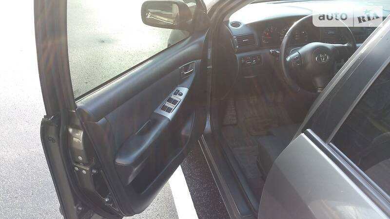 Універсал Toyota Corolla 2004 в Вишгороді