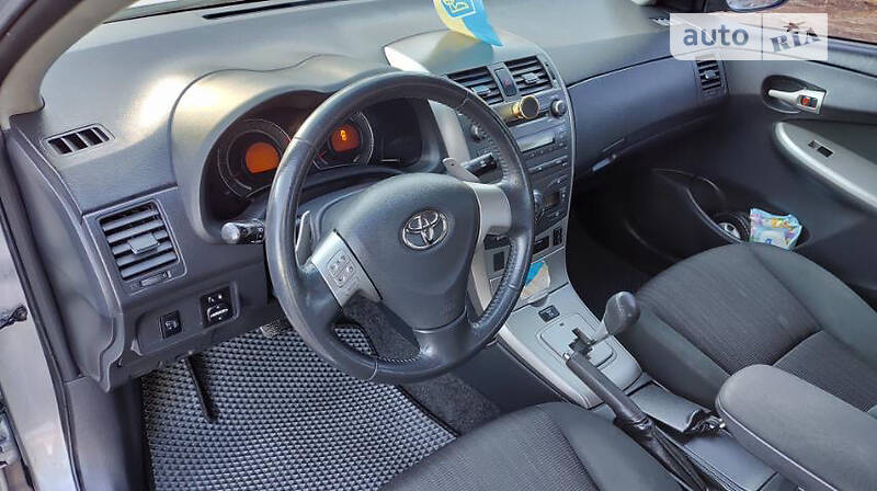 Седан Toyota Corolla 2008 в Виннице
