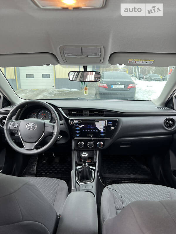 Седан Toyota Corolla 2017 в Киеве