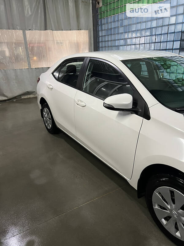 Седан Toyota Corolla 2017 в Киеве