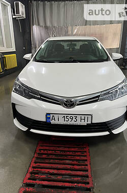 Седан Toyota Corolla 2017 в Киеве