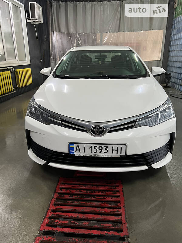 Седан Toyota Corolla 2017 в Киеве