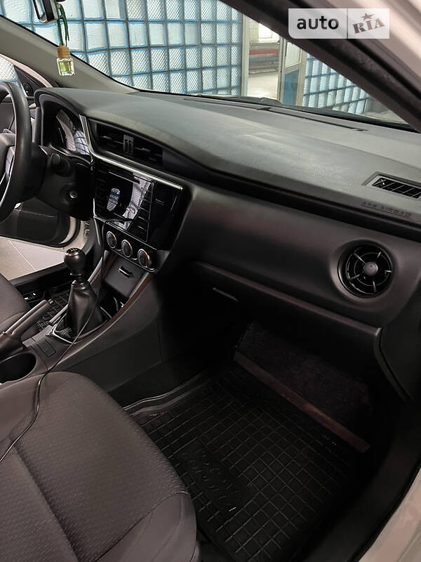 Седан Toyota Corolla 2017 в Киеве