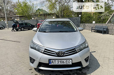Седан Toyota Corolla 2013 в Ивано-Франковске
