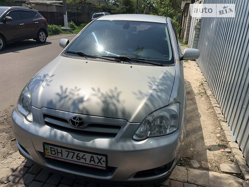 Хэтчбек Toyota Corolla 2005 в 
