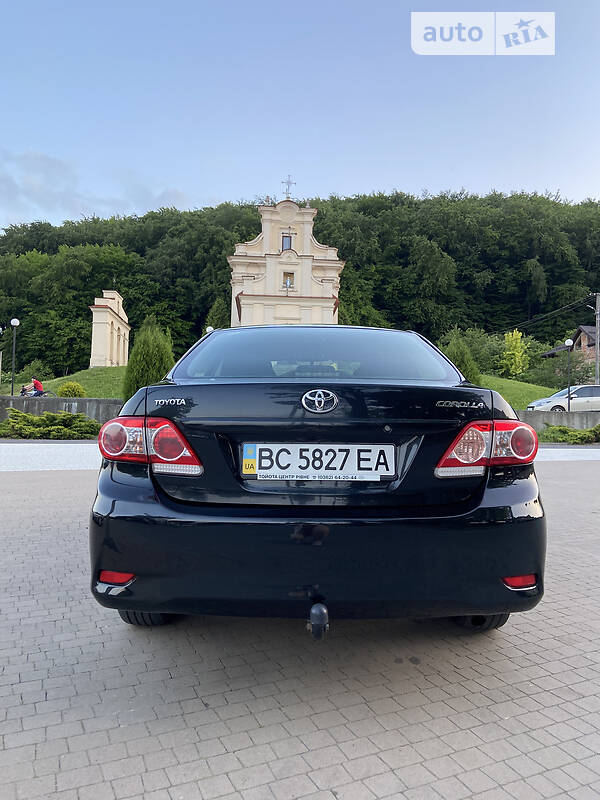 Седан Toyota Corolla 2010 в Львове
