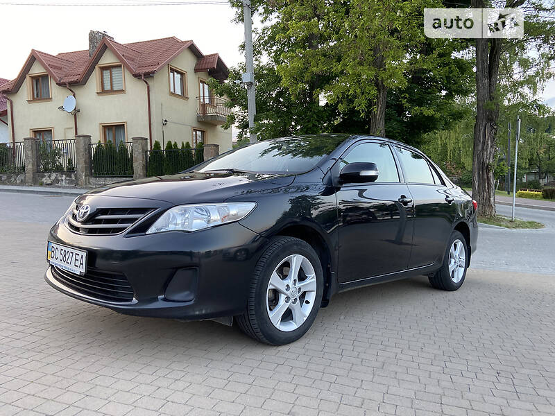 Седан Toyota Corolla 2010 в Львове