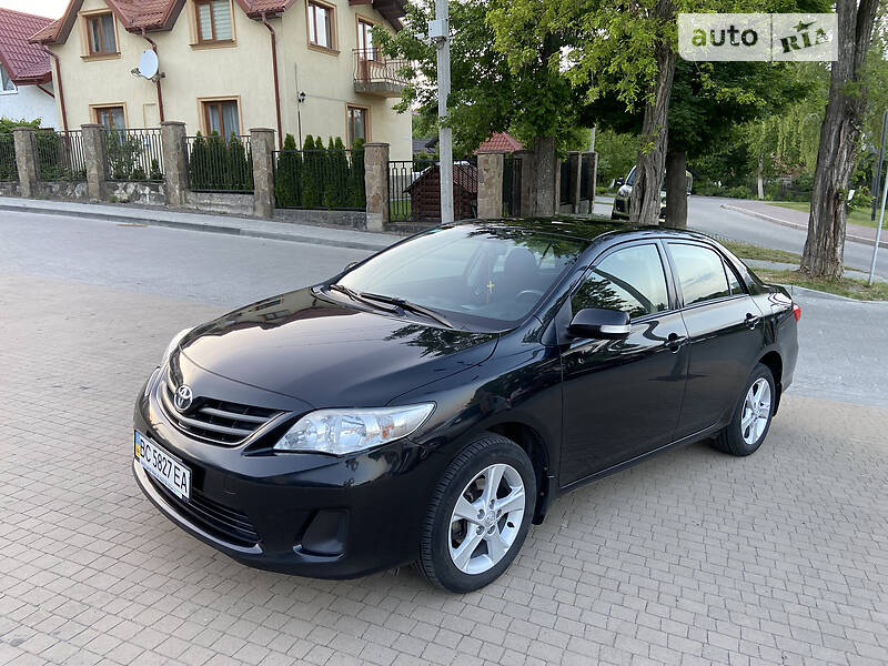 Седан Toyota Corolla 2010 в Львове