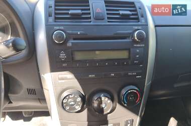 Седан Toyota Corolla 2013 в Кам'янець-Подільському