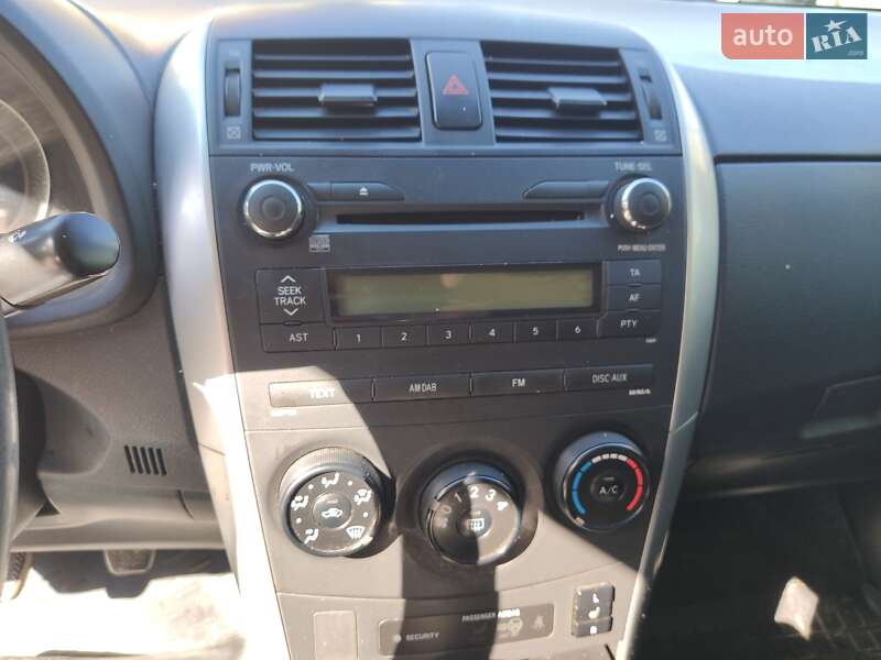 Седан Toyota Corolla 2013 в Кам'янець-Подільському