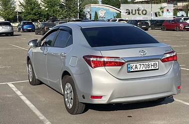 Седан Toyota Corolla 2018 в Киеве