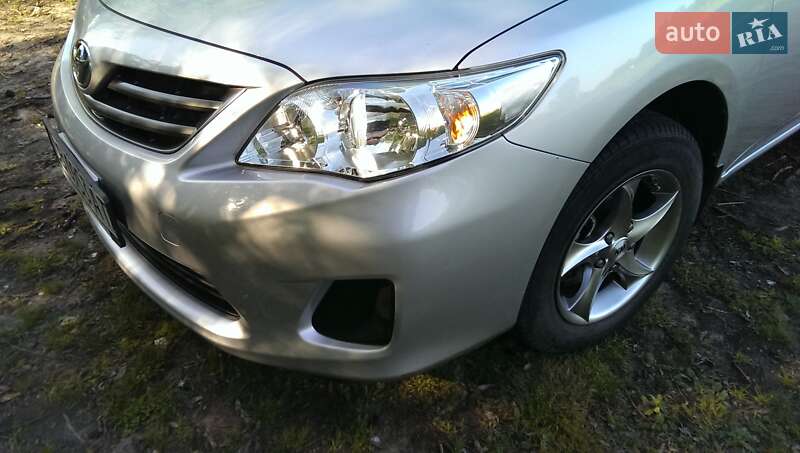 Седан Toyota Corolla 2010 в Чернигове