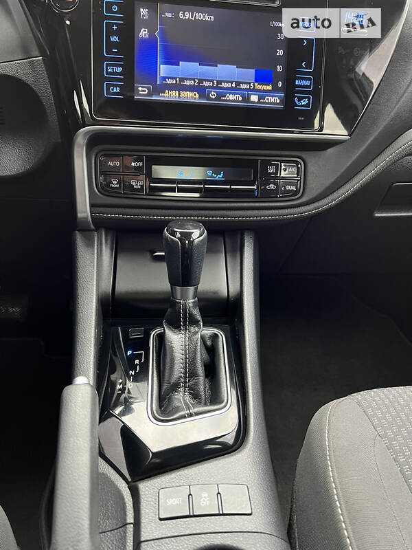Седан Toyota Corolla 2018 в Лозовій