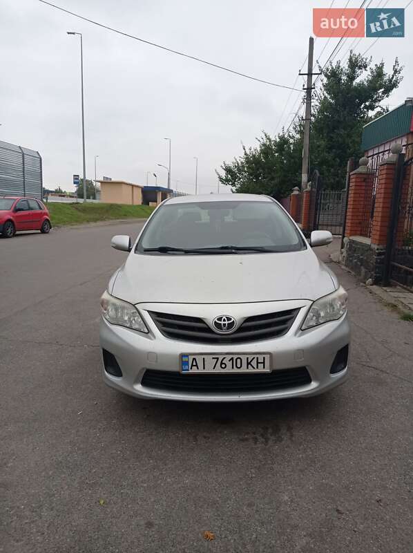 Седан Toyota Corolla 2013 в 