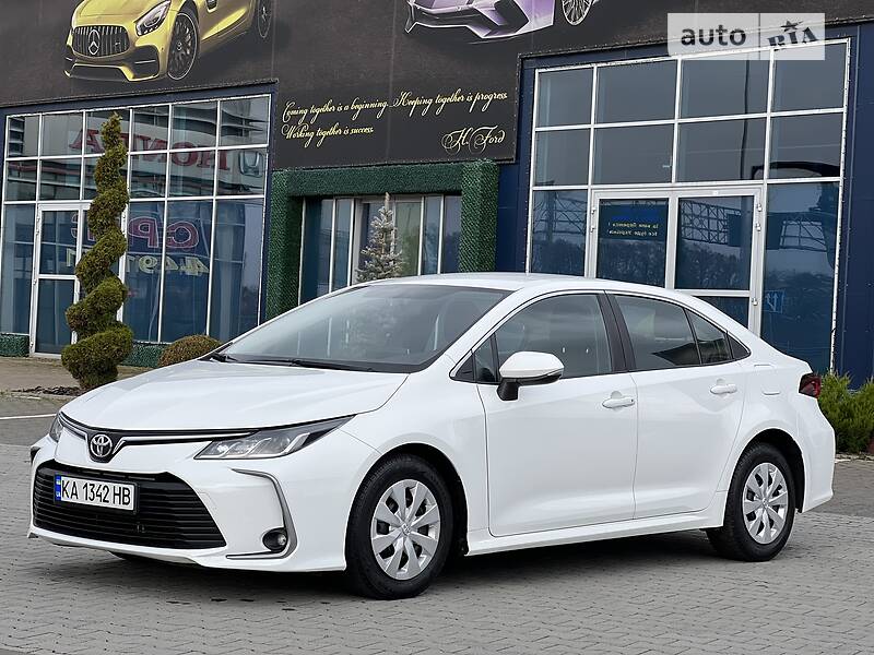 Седан Toyota Corolla 2019 в Киеве