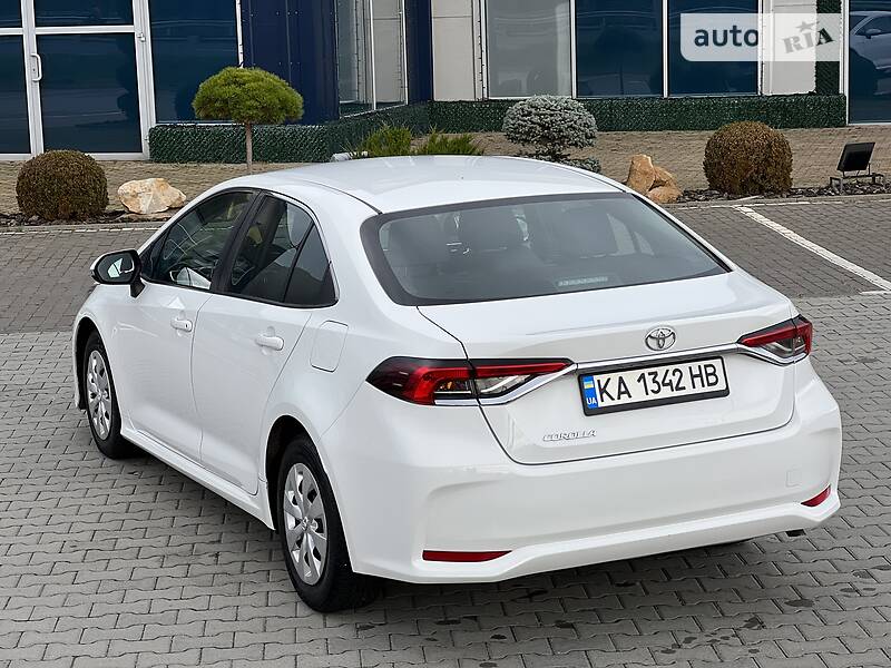 Седан Toyota Corolla 2019 в Киеве