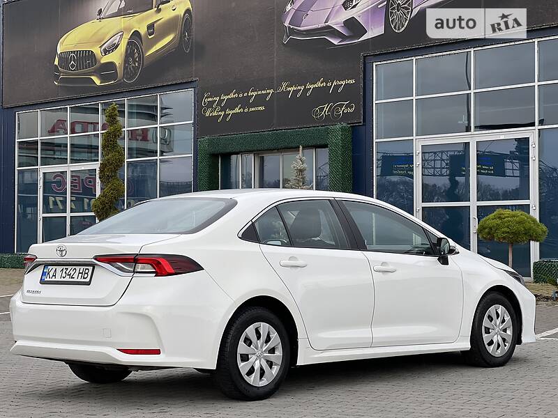 Седан Toyota Corolla 2019 в Киеве