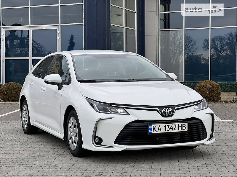 Седан Toyota Corolla 2019 в Киеве