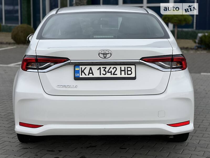 Седан Toyota Corolla 2019 в Киеве
