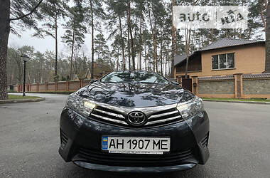 Седан Toyota Corolla 2016 в Киеве