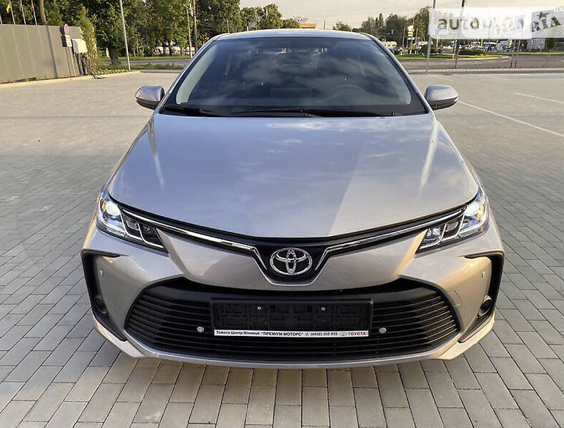 Седан Toyota Corolla 2019 в Львове