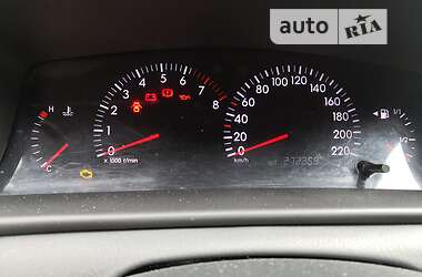 Хэтчбек Toyota Corolla 2005 в 