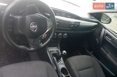 Седан Toyota Corolla 2013 в 