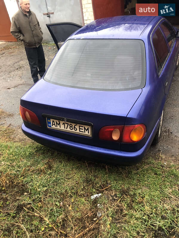 Седан Toyota Corolla 1998 в Житомирі