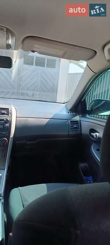 Седан Toyota Corolla 2011 в Вижнице