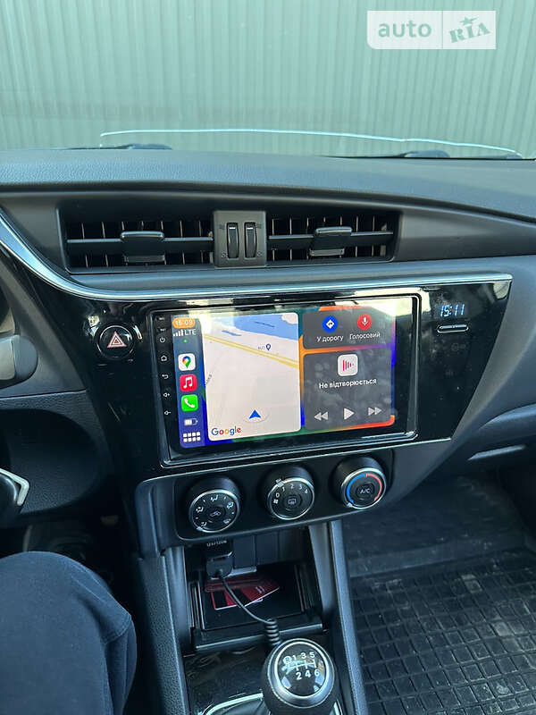 Седан Toyota Corolla 2017 в Киеве