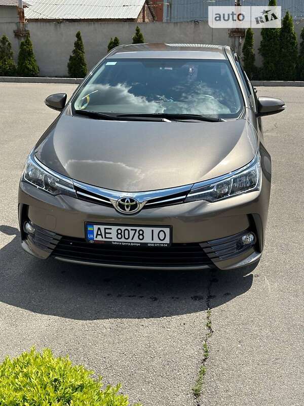 Седан Toyota Corolla 2018 в Днепре