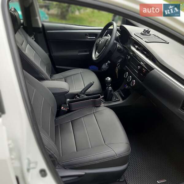 Седан Toyota Corolla 2015 в Одессе