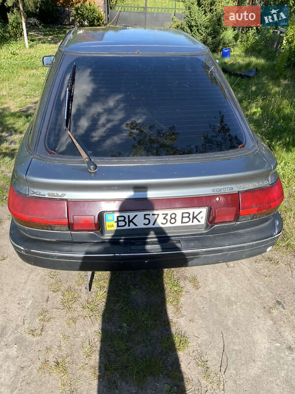 Ліфтбек Toyota Corolla 1988 в Сарнах