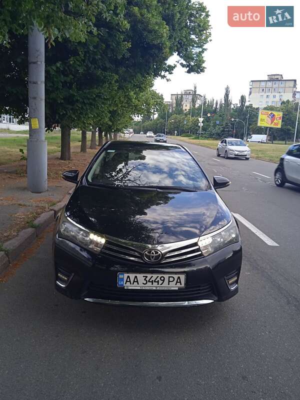 Седан Toyota Corolla 2014 в Киеве