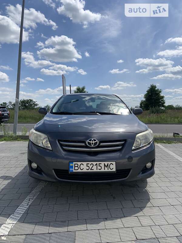 Седан Toyota Corolla 2008 в Львове