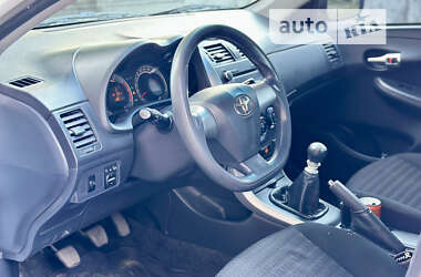 Седан Toyota Corolla 2010 в 