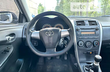 Седан Toyota Corolla 2010 в 