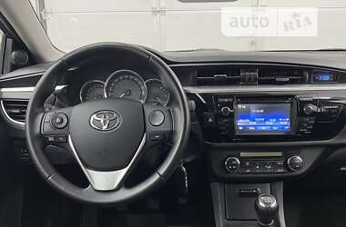 Седан Toyota Corolla 2014 в Івано-Франківську