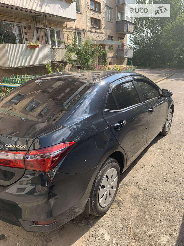 Седан Toyota Corolla 2013 в Тернополі