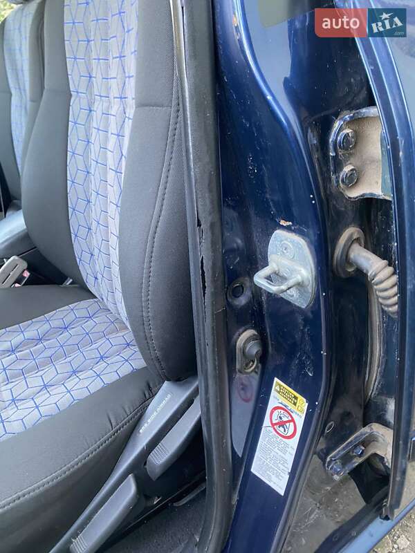 Седан Toyota Corolla 2005 в Полтаві