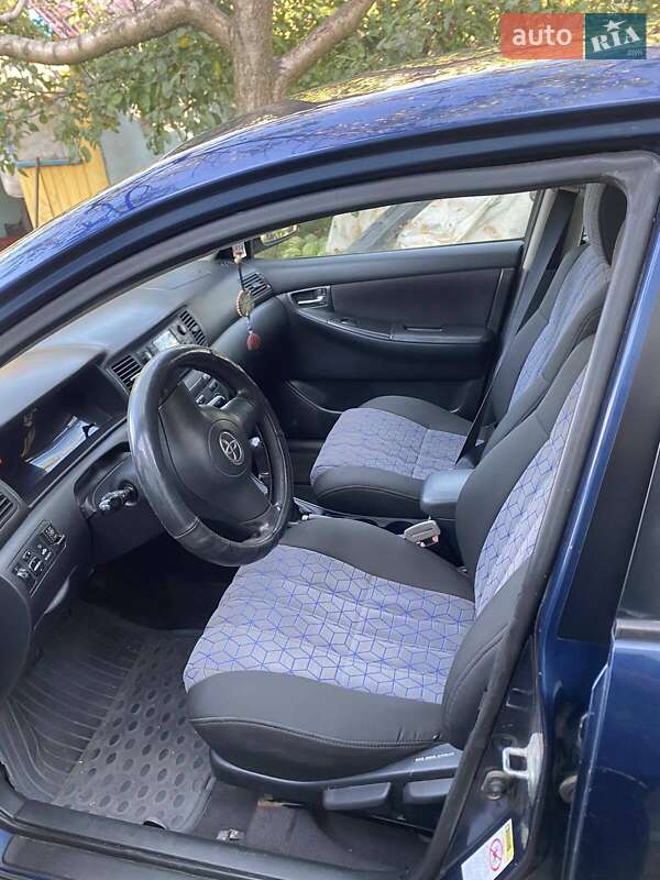 Седан Toyota Corolla 2005 в Полтаві