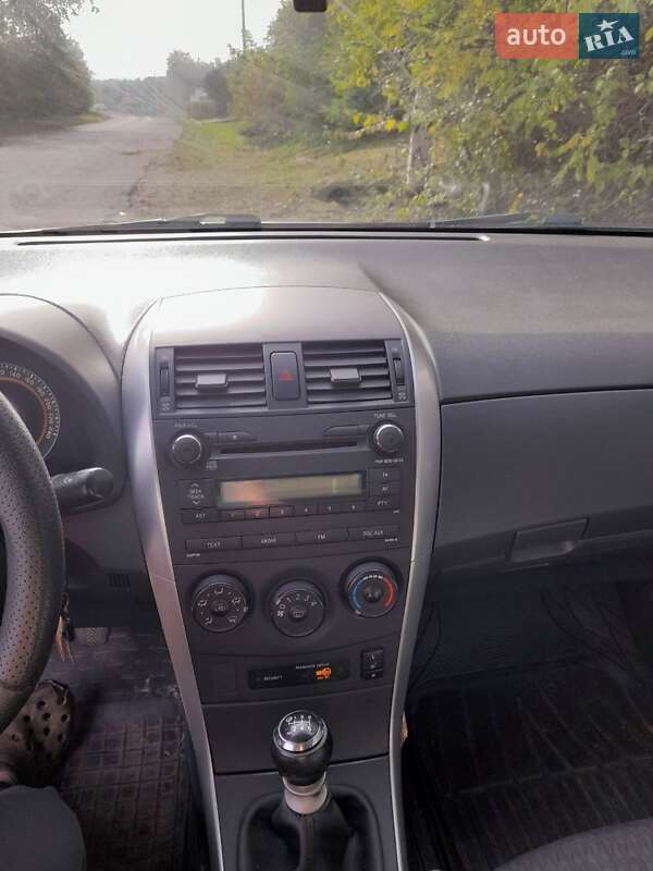 Седан Toyota Corolla 2012 в Снятині