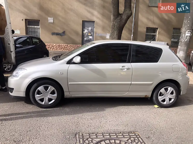 Хэтчбек Toyota Corolla 2006 в 