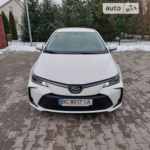 Седан Toyota Corolla 2019 в Ужгороді