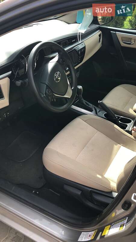 Седан Toyota Corolla 2014 в Черновцах