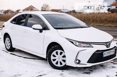 Седан Toyota Corolla 2022 в Іршаві