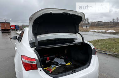 Седан Toyota Corolla 2014 в 