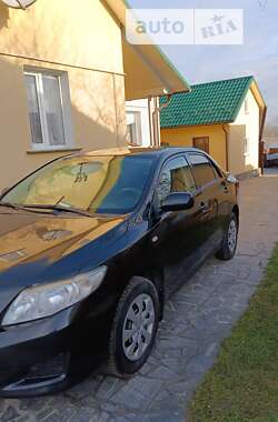 Седан Toyota Corolla 2009 в Гусятине