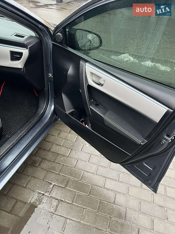 Седан Toyota Corolla 2015 в Днепре
