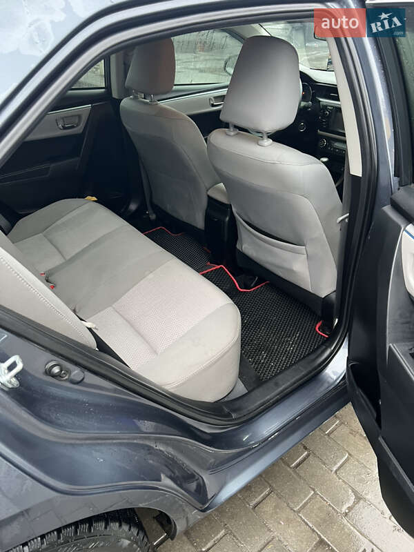 Седан Toyota Corolla 2015 в Днепре